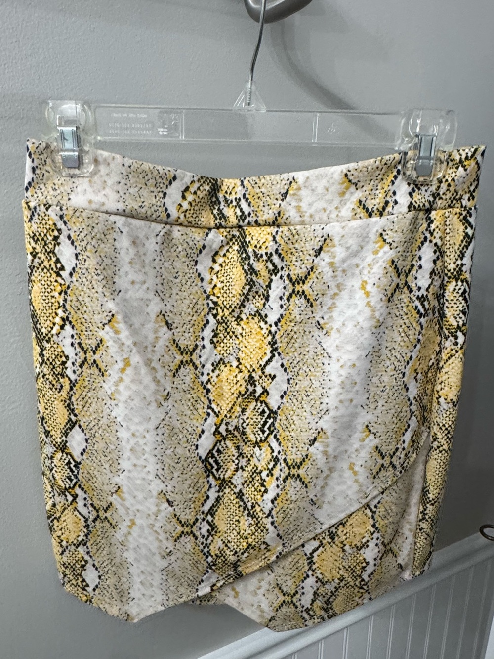 Newbury Kustom Yellow Snake Print Wrap Accent Mini Skirt Size Medium